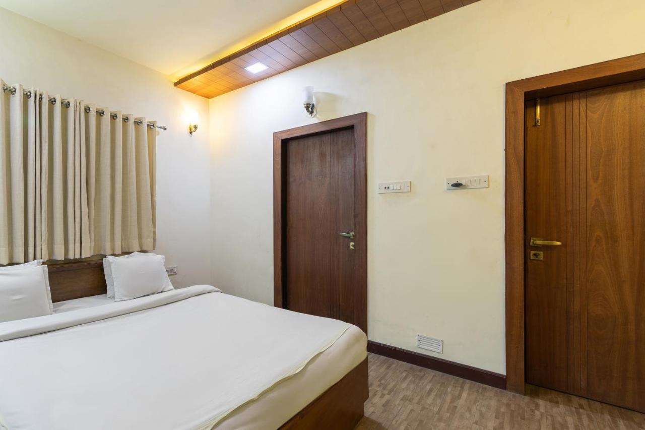 Capital O 47539Capital O Umbergaon Club Hotell Umargām Eksteriør bilde