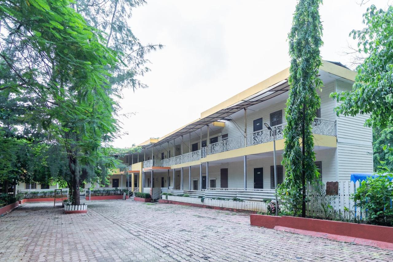 Capital O 47539Capital O Umbergaon Club Hotell Umargām Eksteriør bilde