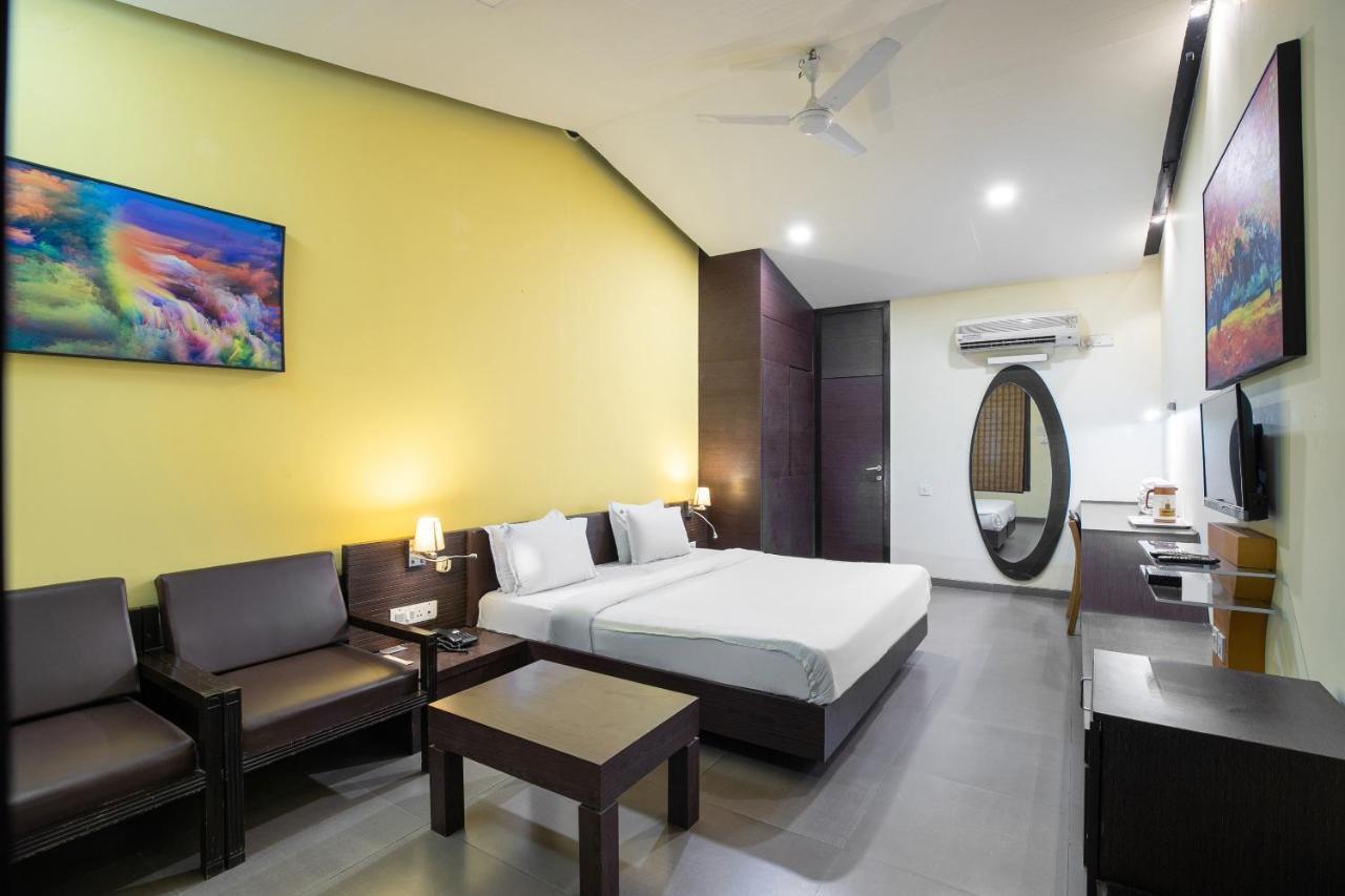 Capital O 47539Capital O Umbergaon Club Hotell Umargām Eksteriør bilde